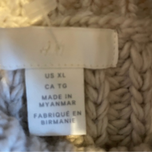 H&M women’s size XL chunky cropped sweater. - Picture 2 of 7